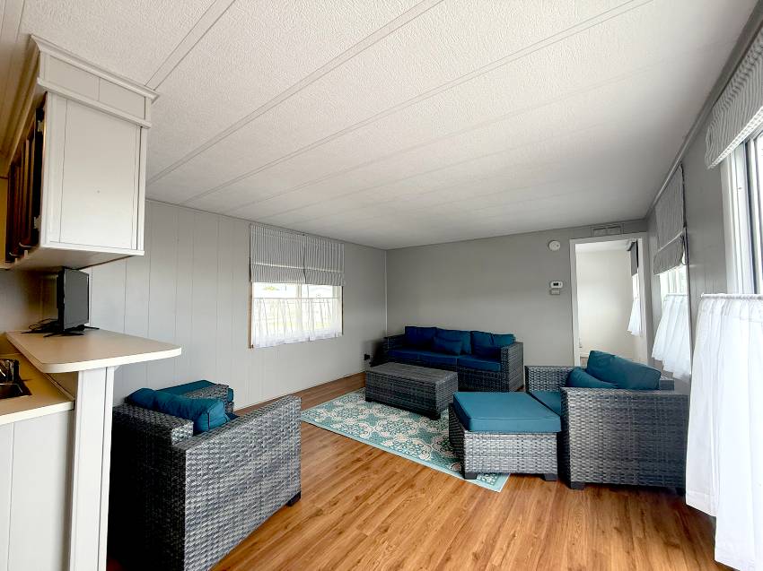 17 Larkspur Ave a Palmetto, FL Mobile or Manufactured Home for Sale